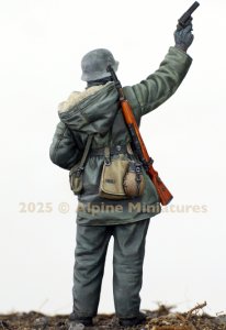 画像3: Alpine Miniatures[AM35324]1/35 WWII ドイツ武装親衛隊 信号拳銃を撃つ装甲擲弾兵 (3)