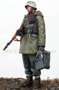 画像6: Alpine Miniatures[AM35325]1/35 WWII ドイツ武装親衛隊 擲弾筒付小銃を持つ装甲擲弾兵 (6)
