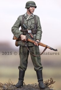 画像1: Alpine Miniatures[AM35331]1/35 WWII ドイツ Kar98kを持つ装甲擲弾兵兵士 (1)