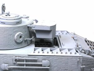 画像11: アミュージングホビー[AMH35A051]1/35 ティーガー(P) 003 (フルインテリア) (11)