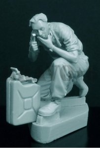 画像2: Bravo6[B6-35119]1/35 WWII独 戦場の理容(3) 髭を剃る戦車兵 (2)