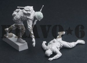 画像2: Bravo6[B6-35310]1/35 ベトナム戦争 米海兵隊「曲がり角の先に」(4) 武装解除する海兵隊員 (2)