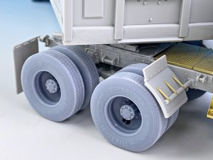 画像12: BSK Model[BSKW35003]1/35 現用 アメリカ M915トラクタートラック&トレーラー用自重変形タイヤ(トランペッター用) (12)