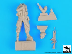 画像2: BLACK DOG[F35049]1/35現用米 兵士 OIF作戦 #2 (2)