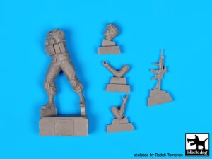 画像2: BLACK DOG[F35076]1/35現用米 特殊部隊兵士/w 偵察ロボットXT #2 (2)