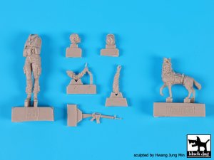 画像2: BLACK DOG[F35132]1/35現用米 女性兵士&イヌ (2)
