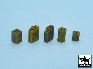 画像2: BLACK DOG[T48017]1/48 WWWII米英独 燃料缶&ジェリカンセット(計40個入り) (2)