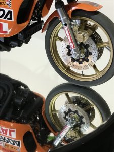 画像20: BrachModel[BM-VR16]1/12 ラヴェルダV6 1000cc (20)