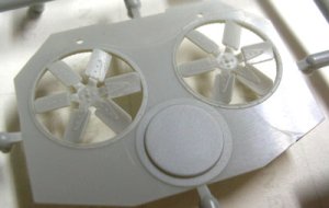 画像4: ブロンコ[Bro35146] 1/35 英・バレンタイン歩兵戦車Mｋ.XI型75mm砲搭載 (4)