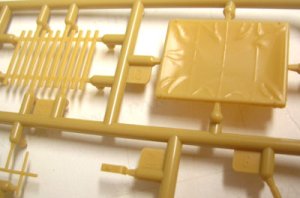 画像4: ブロンコ[Bro35156] 1/35 独FAIT500トッポリーノ乗用車+IF8型トレーラー＆兵士2体北アフリカ (4)