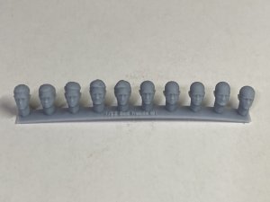 画像2: CHINO MODEL[CMRG35036]1/35 西洋人ヘッドパーツ 悲しみの表情セット (2)