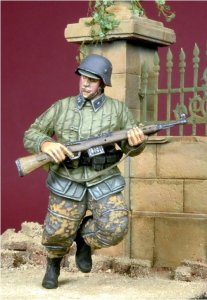 画像4: D-Day miniature studio[DD35051］ 1/35 WWII独 走る武装親衛隊擲弾兵(ソ連軍防寒ジャケット着用) (4)