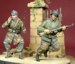 画像4: D-Day miniature studio[DD35052］ 1/35 WWII独 武装親衛隊兵士(2体セット)作戦行動中 (4)