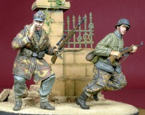 画像3: D-Day miniature studio[DD35052］ 1/35 WWII独 武装親衛隊兵士(2体セット)作戦行動中 (3)