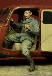 画像4: D-Day miniature studio[DD35053］ 1/35 WWII独 親衛隊諜報部ドライバー(シトロエン11CV用) (4)