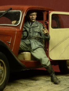 画像3: D-Day miniature studio[DD35053］ 1/35 WWII独 親衛隊諜報部ドライバー(シトロエン11CV用) (3)