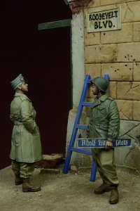 画像3: D-Day miniature studio[DD35079]1/35 WWII米 米兵2体セット "ルーズベルト大通り" ドイツ1945 (3)