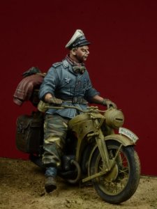 画像3: D-Day miniature studio[DD35080]1/35 WWII独 ヘルマンゲーリング師団 将校(バイク跨乗) (3)
