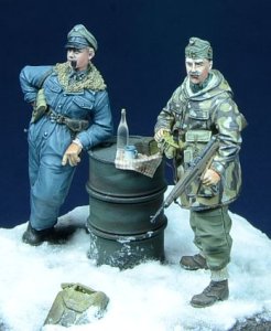 画像3: D-Day miniature studio[DD35009］ 1/35 WWII ハンガリー/独将校 2体セット ハンガリー1945 (3)