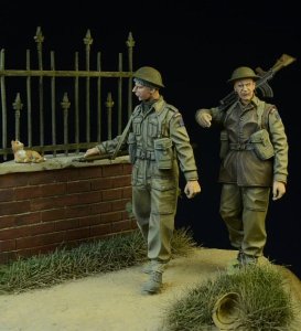 画像4: D-Day miniature studio[DD35015］ 1/35 WWII 英/英連邦歩兵 2体セット 行軍中 1942-1945 (4)