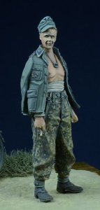 画像2: D-Day miniature studio[DD35017］ 1/35 WWII独 負傷した武装親衛隊下士官 1942-1945 (2)