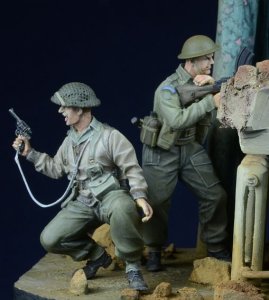 画像2: D-Day miniature studio[DD35021］ 1/35 WWII 英/英連邦歩兵 2体セット 戦闘中 1943-45 (2)