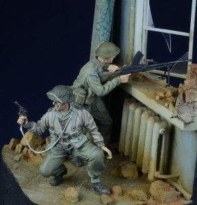画像4: D-Day miniature studio[DD35021］ 1/35 WWII 英/英連邦歩兵 2体セット 戦闘中 1943-45 (4)