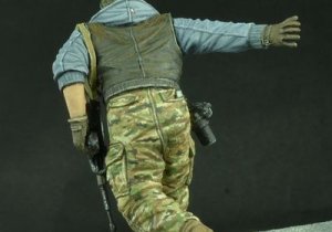 画像4: D-Day miniature studio[DD35097]1/35 現代の戦場カメラマン /w AK47 (4)