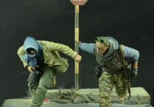 画像2: D-Day miniature studio[DD35098]1/35 現代の戦場カメラマン「疾走」(2体セット) (2)