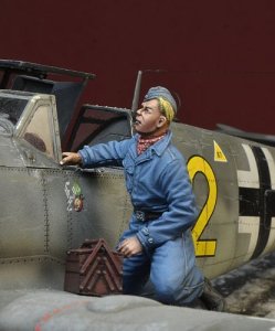 画像3: D-Day miniature studio[DD35194]1/35 WWII ドイツ空軍翼にひざまずく整備兵 (3)