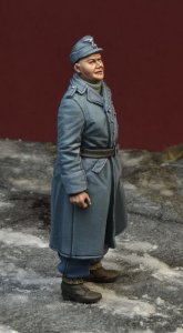 画像3: D-Day miniature studio[DD35195]1/35 WWII ドイツ空軍グレートコートを着た整備兵 (3)