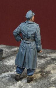画像4: D-Day miniature studio[DD35195]1/35 WWII ドイツ空軍グレートコートを着た整備兵 (4)