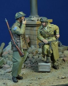 画像2: D-Day miniature studio[DD35201]1/35 WWII カナダ陸軍 一服するカナダ軍歩兵とオートバイ伝令兵セット(2体セット) (2)