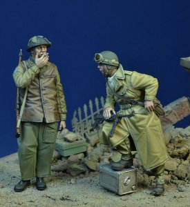 画像3: D-Day miniature studio[DD35201]1/35 WWII カナダ陸軍 一服するカナダ軍歩兵とオートバイ伝令兵セット(2体セット) (3)