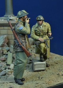 画像4: D-Day miniature studio[DD35201]1/35 WWII カナダ陸軍 一服するカナダ軍歩兵とオートバイ伝令兵セット(2体セット) (4)