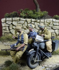 画像2: D-Day miniature studio[DD35255]1/35 WWII ドイツ サイドカーに乗る降下猟兵セット イタリア1943-44/チュニジア1943(3体入) (2)