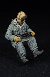 画像3: D-Day miniature studio[DD35293]1/35 WWII ドイツ 武装SS シュビムワーゲン操縦手 1943-45年冬(タミヤ用) (3)
