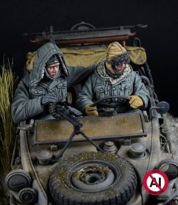 画像1: D-Day miniature studio[DD35295]1/35 WWII ドイツ 武装SS シュビムワーゲン乗員セットVol.1 前席用/冬(2体入 タミヤ用) (1)