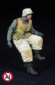 画像1: D-Day miniature studio[DD35297]1/35 WWII ドイツ 座っている武装SS下士官 1943-45年冬(タミヤ用) (1)