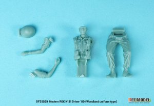 画像2: DEF.MODEL[DF35029]1/35 現用 韓国陸軍歩兵K-131運転手 00年代(ウッドランド迷彩タイプ） (2)