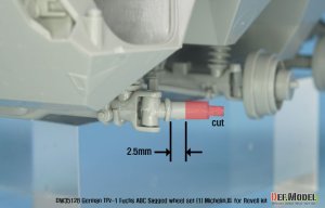 画像8: DEF.MODEL[DW35128]1/35 現用 ドイツ連邦軍TPz-1フックス装甲車用自重変形タイヤセット1フランス製仕様(レベル用) (8)