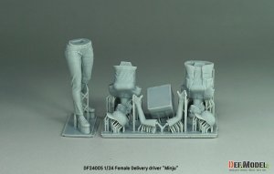 画像2: DEF.MODEL[DF24005]1/24 現用 女性配送ドライバー"ミンジュ" (2)