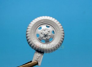 画像3: DEF.MODEL[DK35005]1/35 現用 韓国陸軍 K511 6X6 2-1/2トントラック 自重変形タイヤセット(アカデミー/AFVクラブ用) (3)