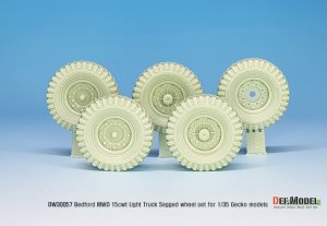 画像4: DEF.MODEL[DW30057]1/35 WWII 英軍ベッドフォードMWD15cwtトラック用自重変形タイヤセット(ゲッコーモデル用) (4)