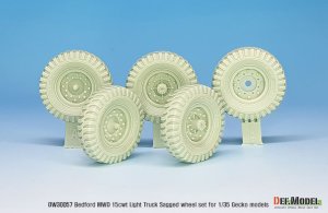 画像5: DEF.MODEL[DW30057]1/35 WWII 英軍ベッドフォードMWD15cwtトラック用自重変形タイヤセット(ゲッコーモデル用) (5)