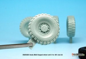画像3: DEF.MODEL[DW35095]1/35 現用米 ハスキーMk.III 自重変形タイヤセット(AFVクラブ用) (3)