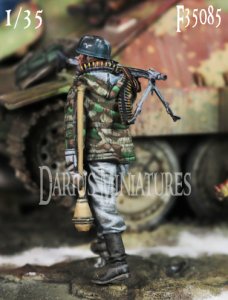 画像2: Darius Miniatures[DMF35085]1/35 WWII ドイツ MG42とパンツァーファウストを持つ降下猟兵 (2)