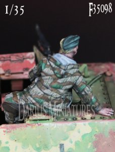 画像2: Darius Miniatures[DMF35098]1/35 WWII ドイツ ヘッツァー駆逐戦車乗員＃1 前方確認 (2)