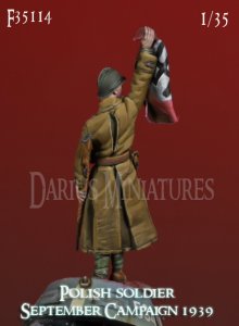 画像3: Darius Miniatures[DMF35114]1/35 WWII ポーランド軍兵士＃1 敵の旗を掲げる兵士 1939年9月戦役 (3)