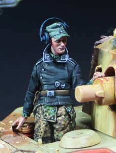 画像1: Darius Miniatures[DMF35123]1/35 WWII ドイツ キングタイガー重戦車乗員 無線手 (1)